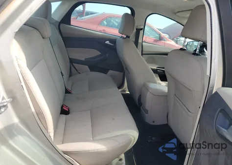 2016 Ford Focus Se z USA, uszkodzony, nr VIN 1FADP3F2XGL401819